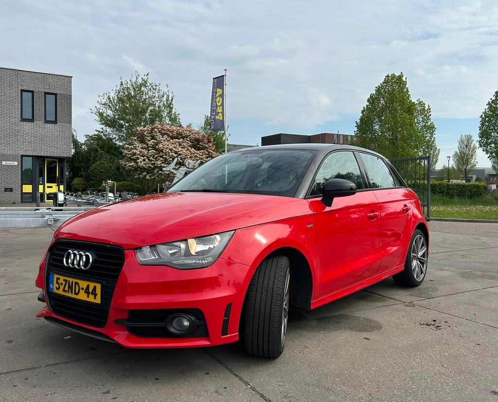 Audi A1 Sportback Admired | NL-auto | 113.561km | Misanorood, Auto's, Audi, Voorwielaandrijving, Stof, Zwart, Metallic lak