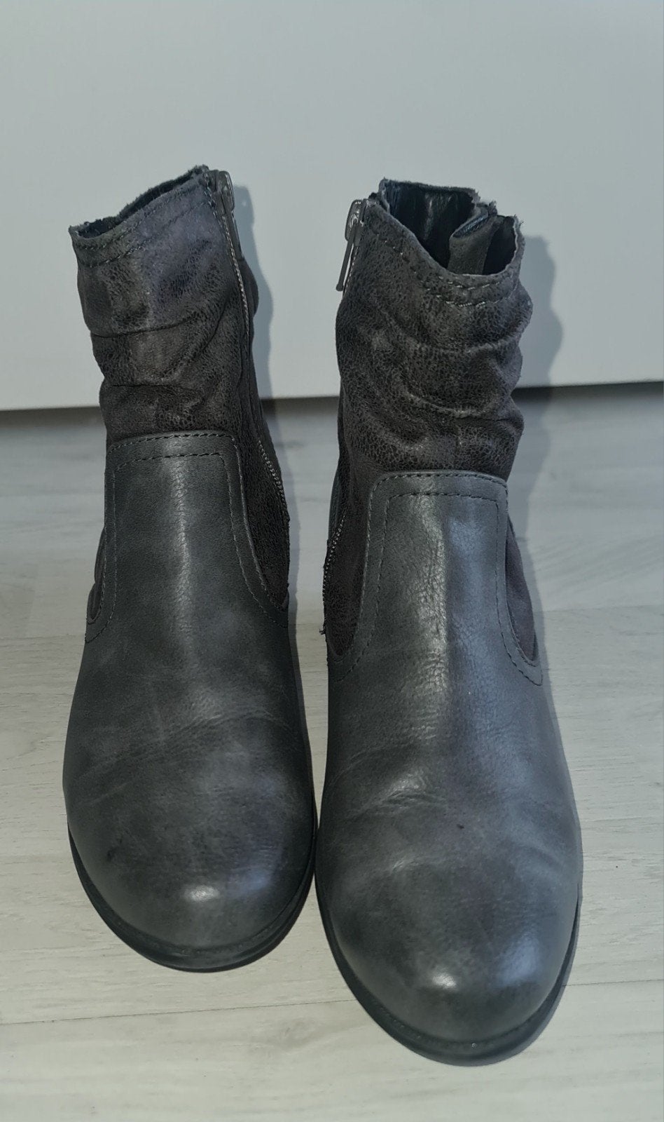 Dames enkellaarzen.  Jana shoes. Maat 39, Kleding | Dames, Ophalen of Verzenden, Zo goed als nieuw, Grijs