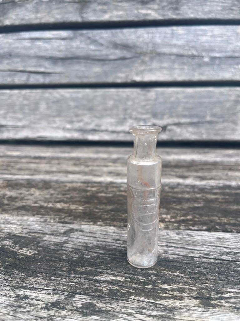 Bodemvondst Glazen Flesje Parfum Essence NECTAR, Ophalen of Verzenden