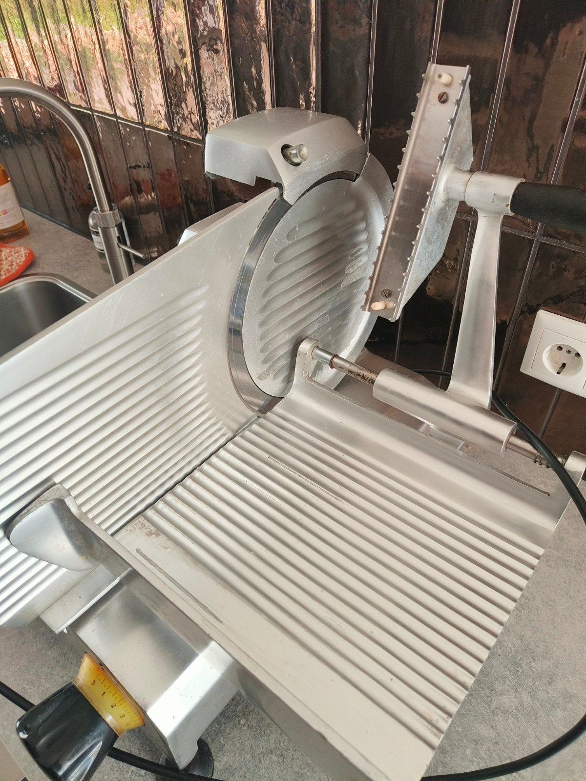 Professionele vleessnijmachine - Mach EMGA, 4 liter of meer, Ophalen, Gebruikt, 3 snelheden of meer