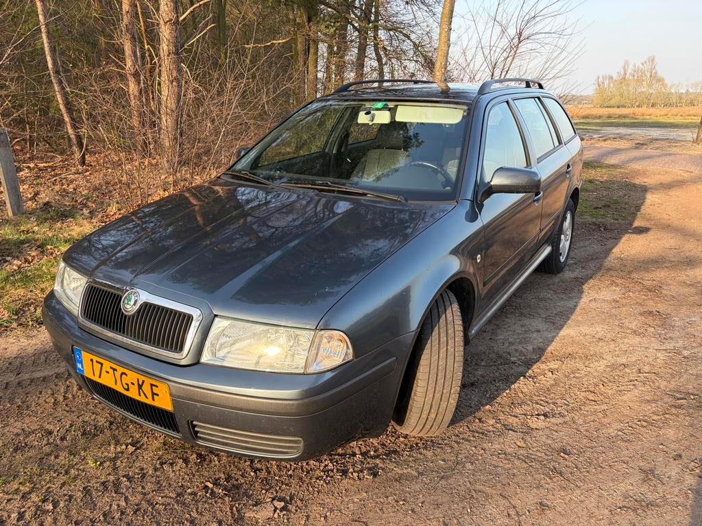 Skoda Octavia Combi 1.6 Airco CarPlay Trekhaak APK, Auto's, Skoda, Voorwielaandrijving, 4 cilinders, Parkeersensor, Handgeschakeld