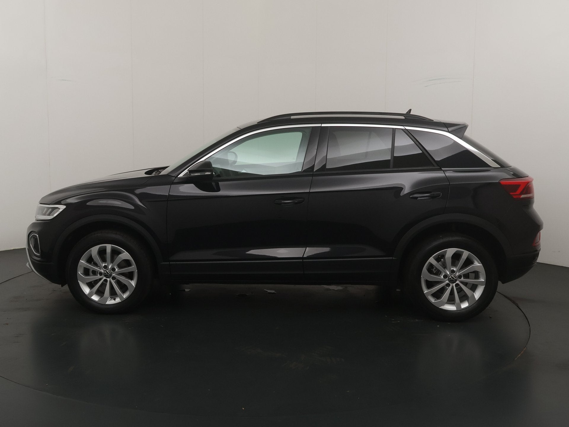 Volkswagen T-Roc 1.5 TSI Life Edition | Adapt. Cruise | Clim, 12 maanden, Stof, 4 cilinders, Zwart
