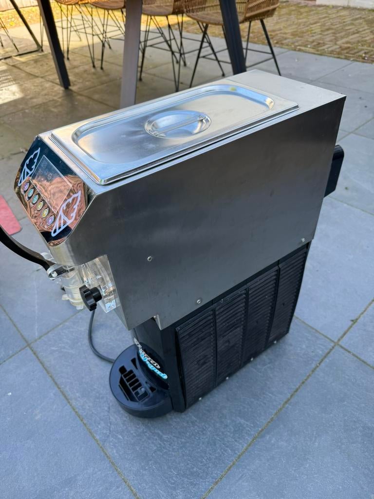 Ijsmachine Softijs/ Frozen yoghurt machine, Ophalen, Gebruikt