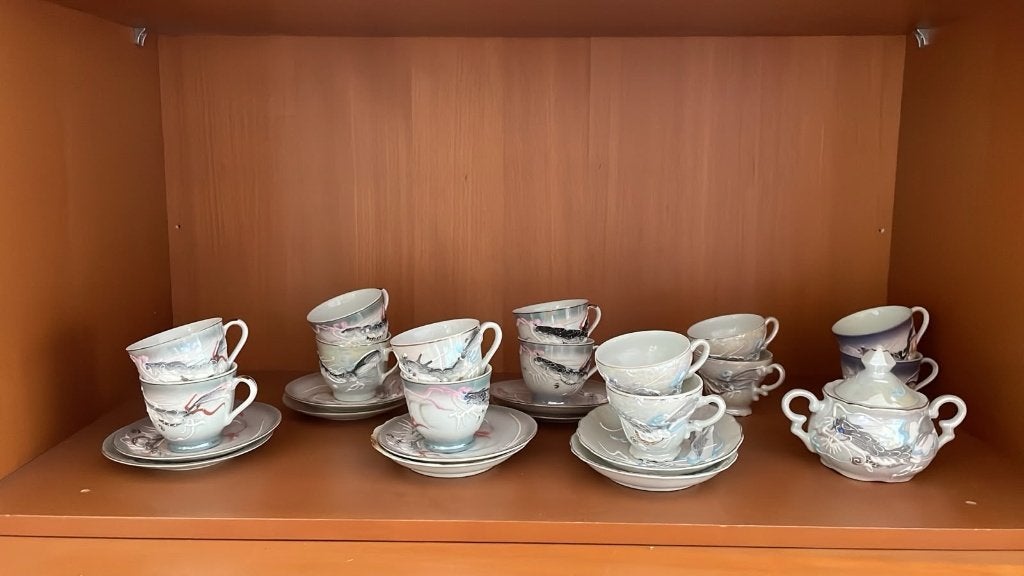 Japans porselein Dragonware 14 kopjes, schotels, Ophalen, Zo goed als nieuw, Porselein, Kop en/of schotel