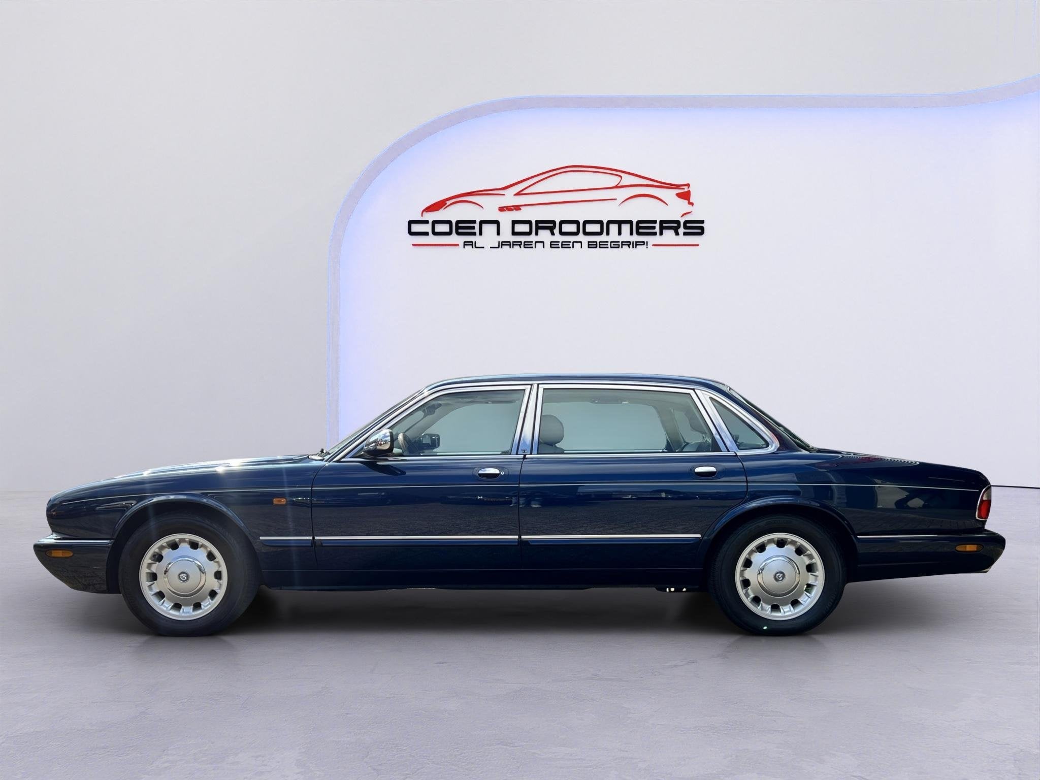 Daimler 4.0 V8 /Topstaat Youngtimer/Beige Leder/Stoelverwarm, Auto's, Overige Auto's, Automaat, Dealer onderhouden, Achterwielaandrijving
