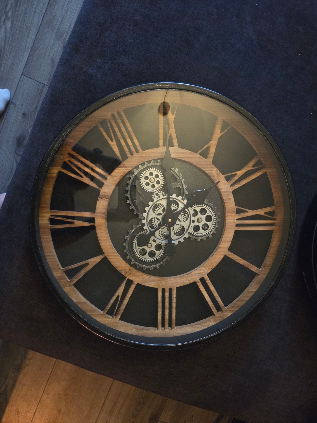 Grote industriële wandklok met zichtbaar uurwerk - 60cm, Antiek en Kunst, Ophalen