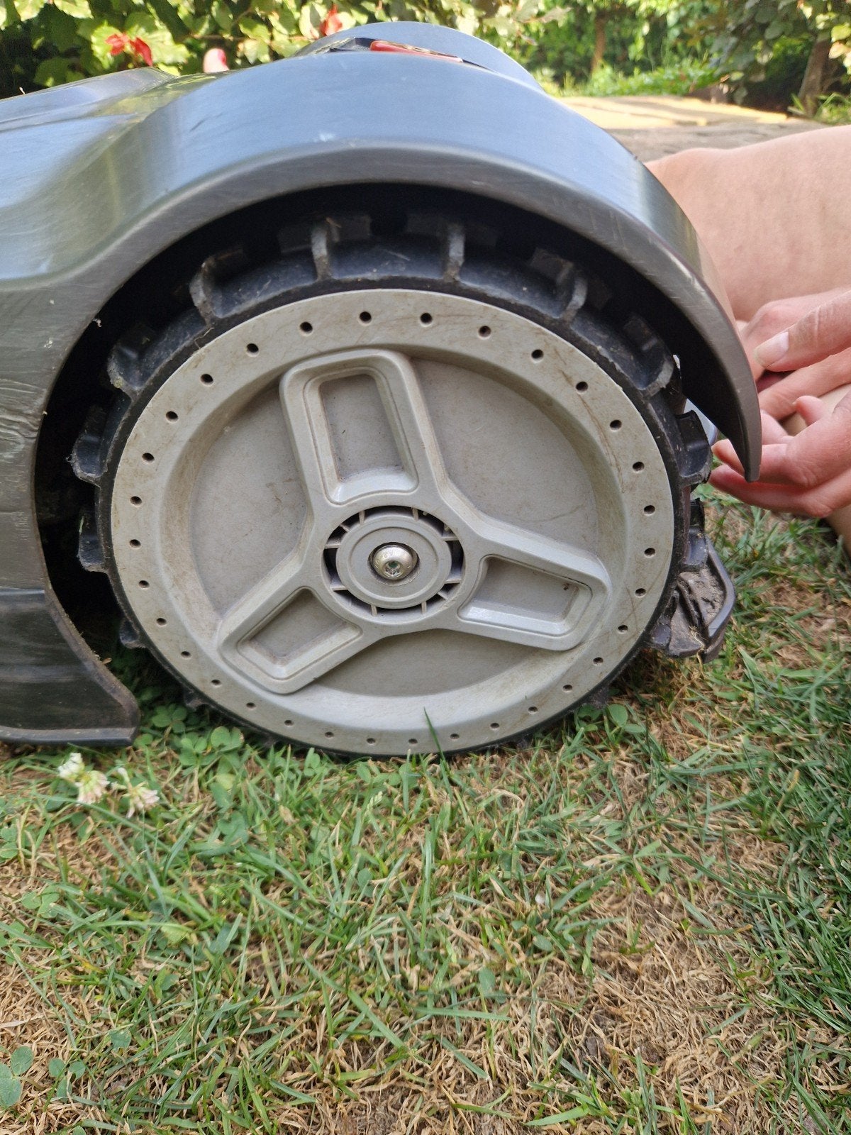 nieuwe wielen stiga s225, Tuin en Terras, Grasmaaiers, Cirkelmaaier, Gebruikt, Accu-grasmaaier, Stiga s225 robotmaaier