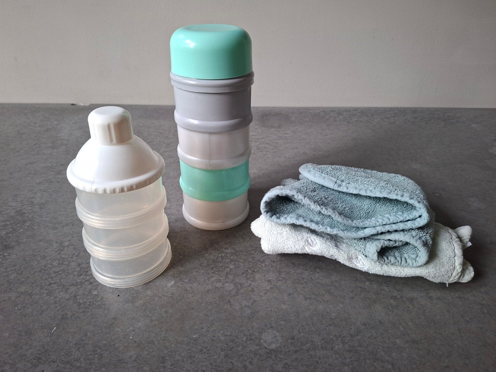 Handige poedertorens voor babyvoeding, Kinderen en Baby's, Ophalen, Gebruikt, Bewaarbakje, Overige merken
