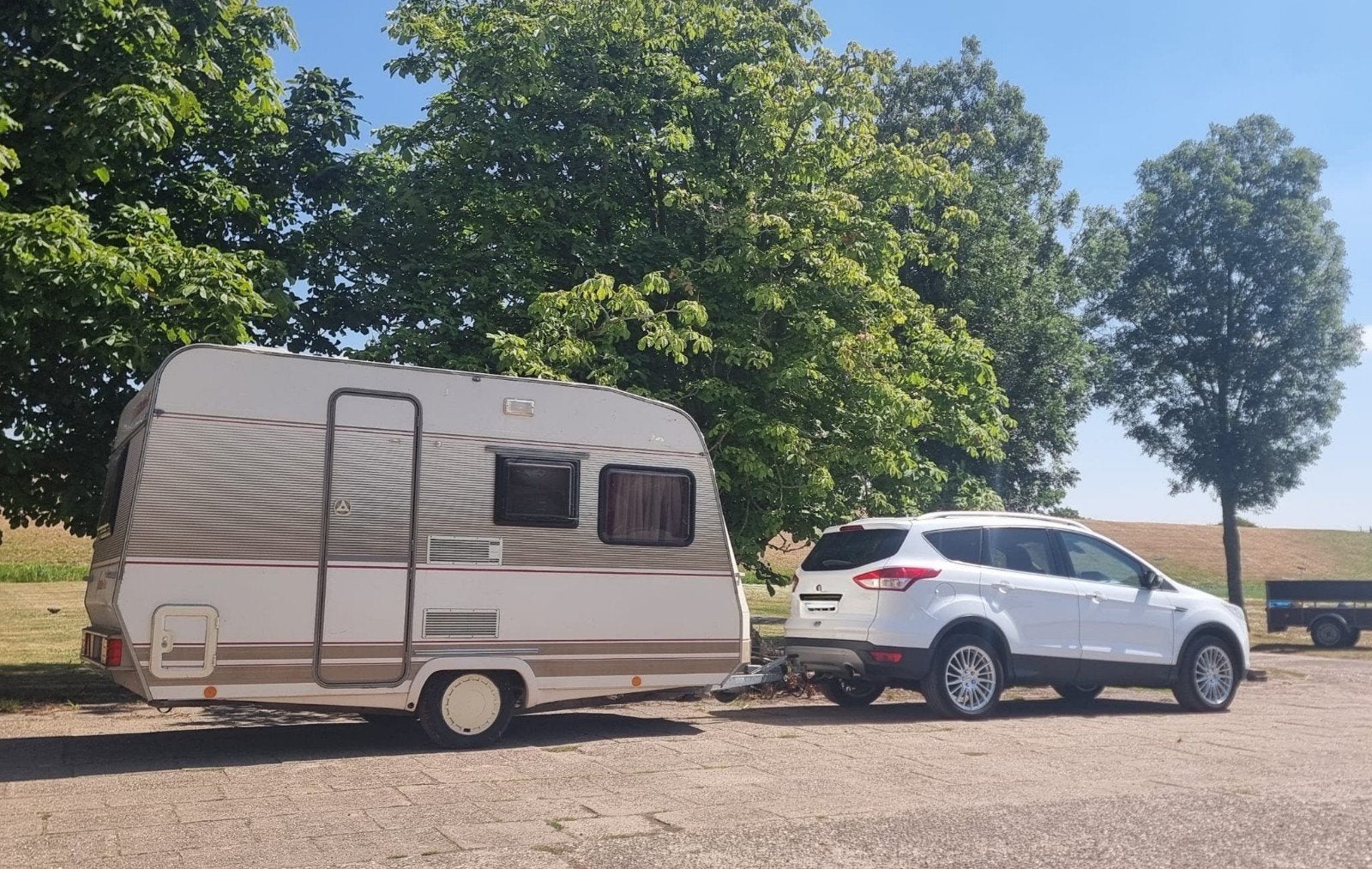 Dethleffs 420 uit 1994 - Technisch in orde met veel extra's, Caravans en Kamperen, Particulier, Luifel, Dethleffs
