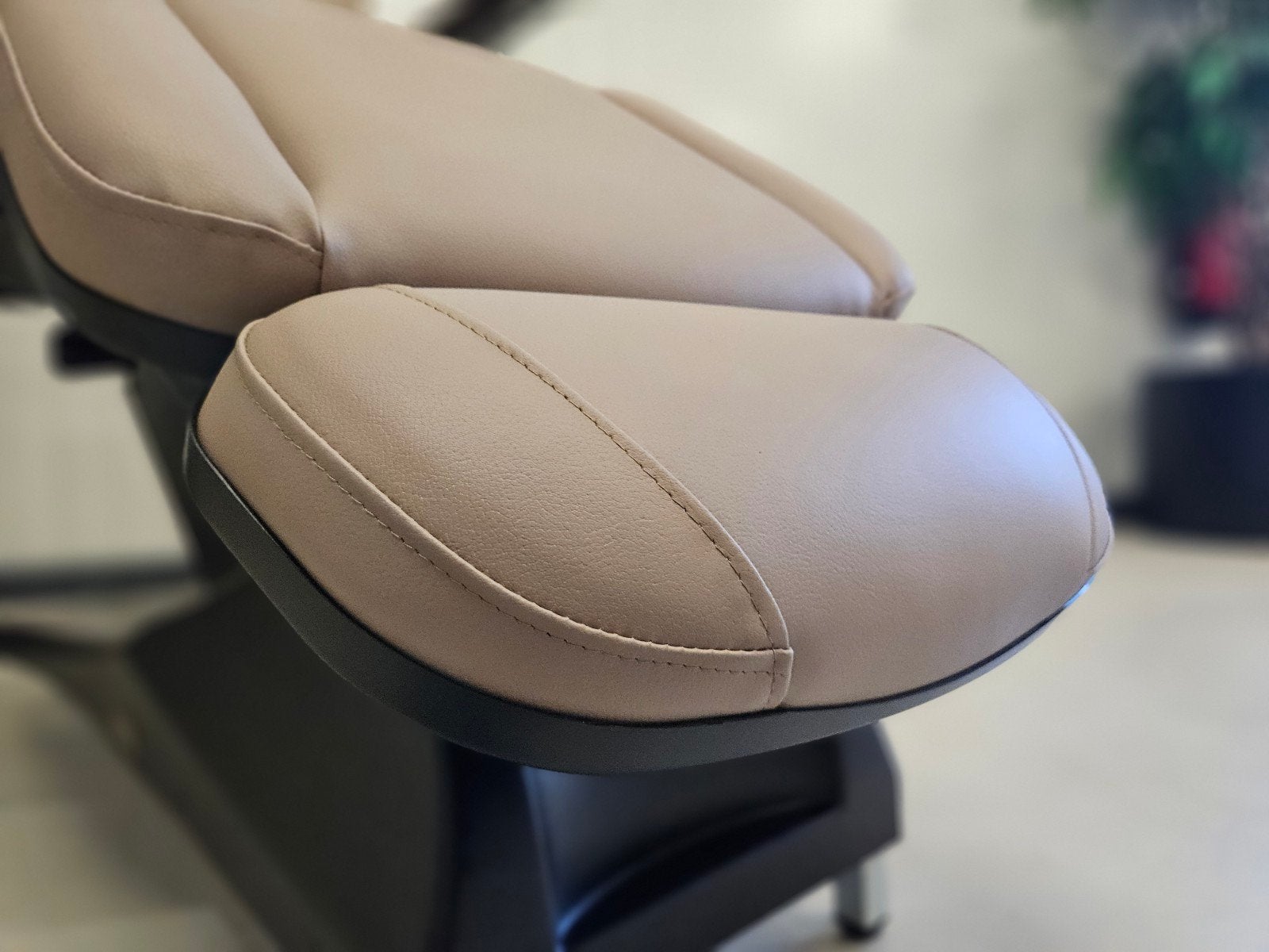 Elektrische behandelstoel of pedicurestoel Bentlon Gold ZGAN, Ophalen of Verzenden, Zo goed als nieuw, Massagestoel of Kussen