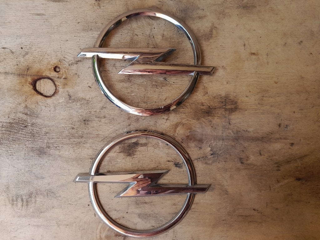 LOGO/EMBLEEM SET - Origineel - OPEL CORSA D - Set: €12,50, Verzenden