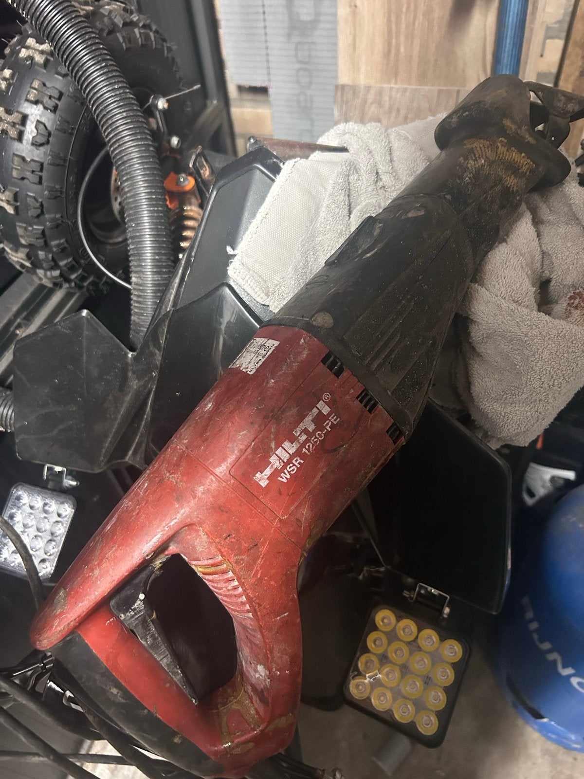 Hilti WSR 1259-PE reciprozaag, Ophalen