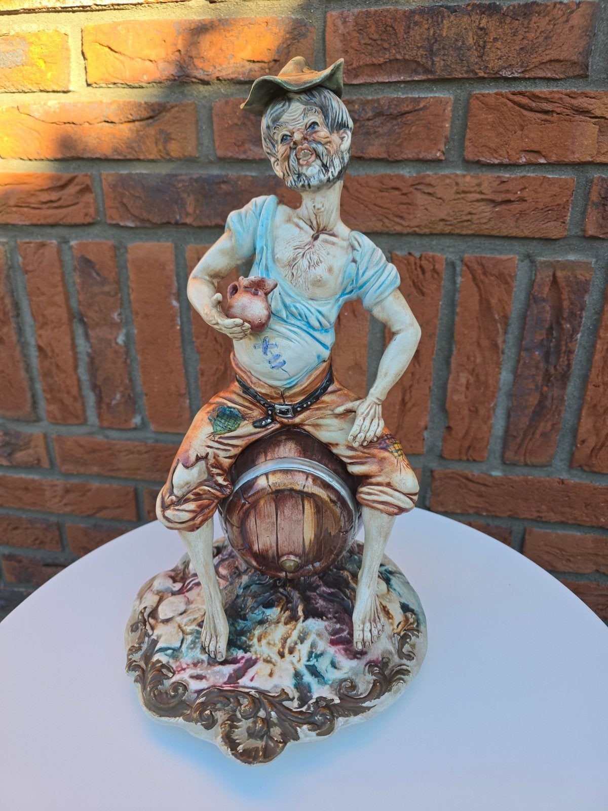 Vintage 60S groot Italiaans porseleinen beeld man op vat €59, Antiek en Kunst, Ophalen of Verzenden