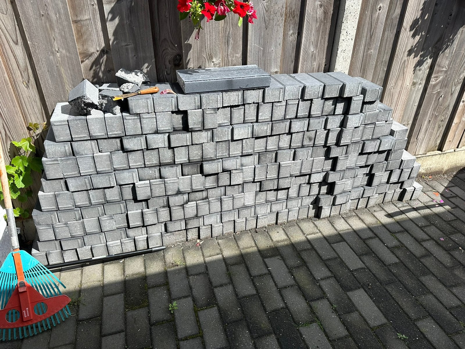 +\- 5 m2 klinkers nieuw en ongebruikt Plus 3 opsluitbandjes, Tuin en Terras, Tegels en Klinkers, Ophalen, Zo goed als nieuw, Beton