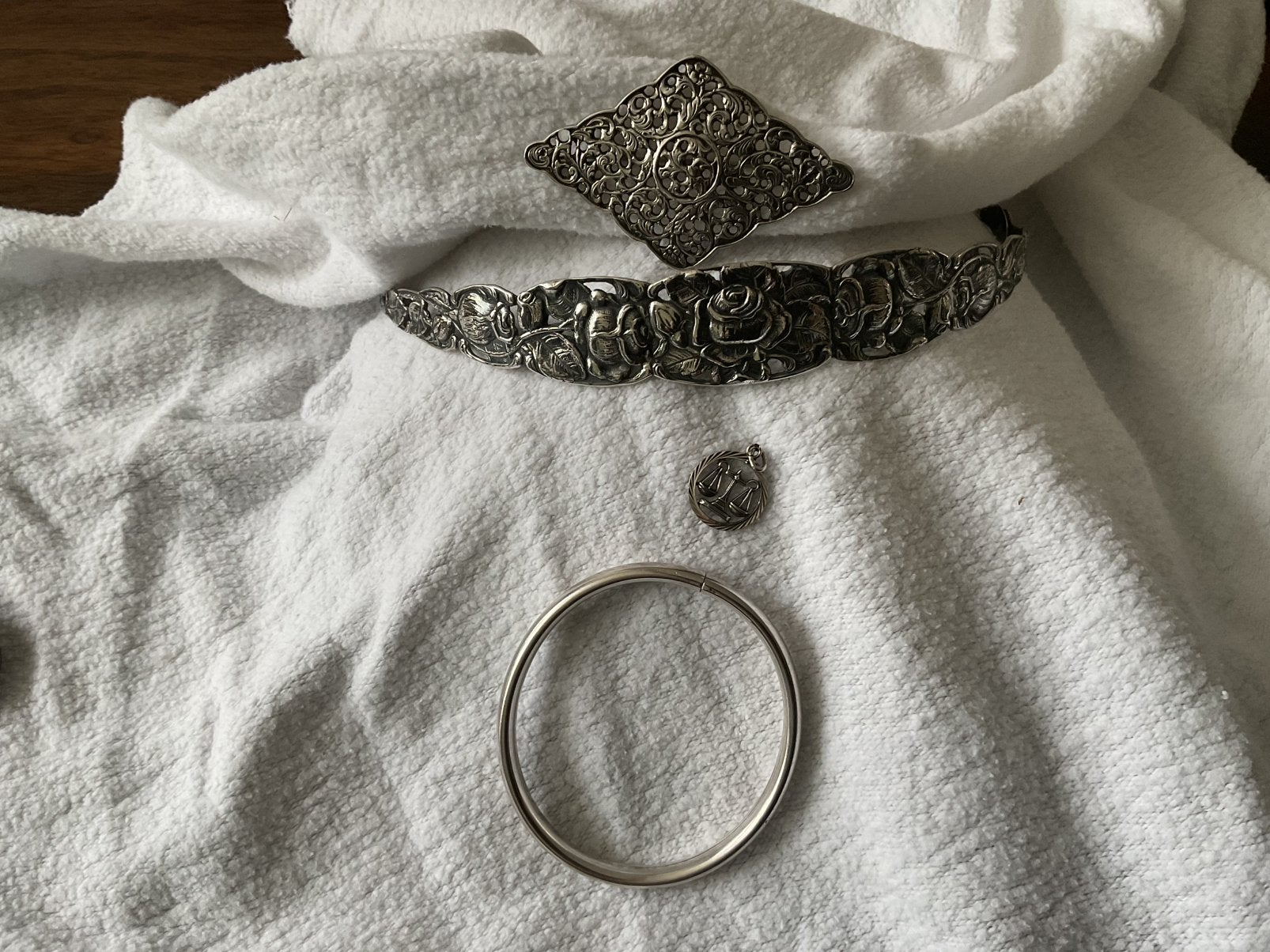 Mooi gekeurd zilveren sieraden set - 79 gram, Verzenden, Zilver