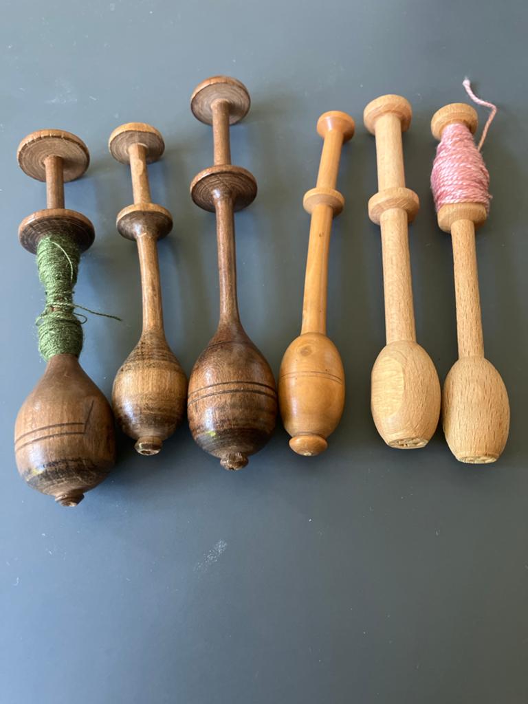 Set van 6 Antieke Houten Kloshouders voor Kantklossen, Ophalen of Verzenden, Gebruikt, Klos(sen)