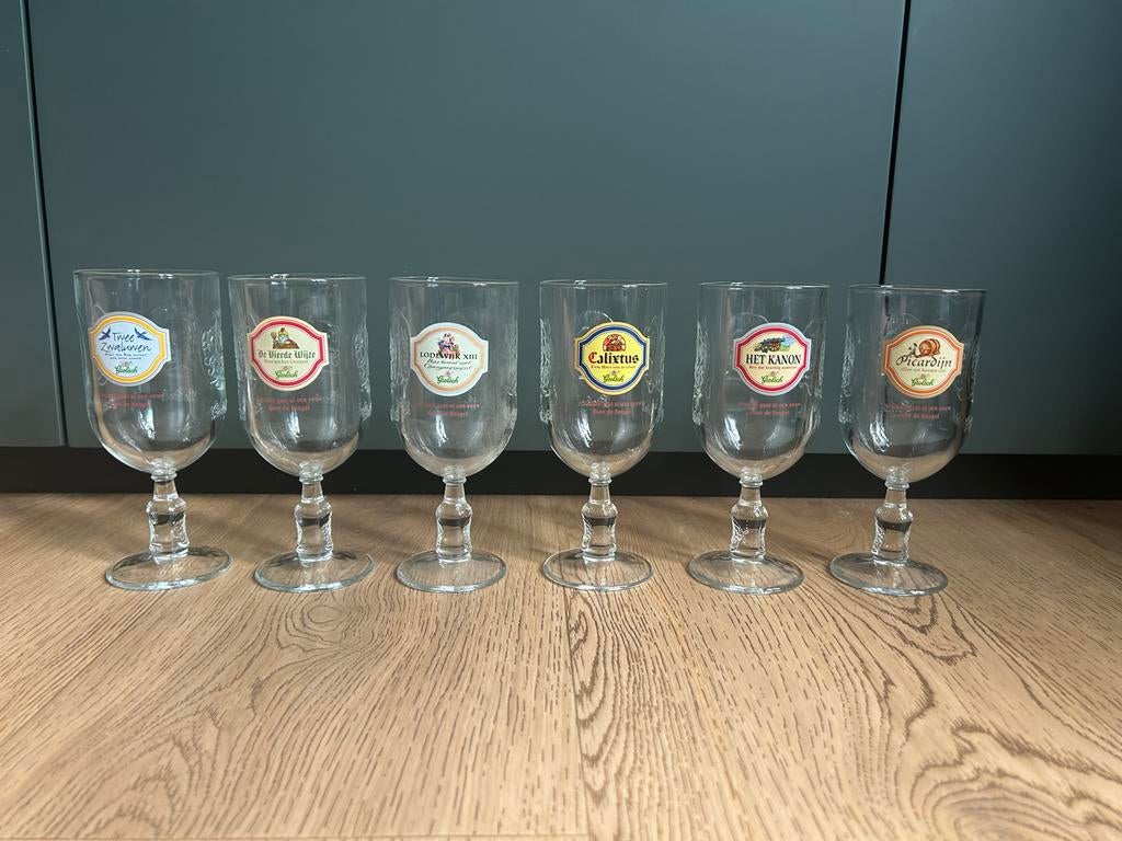 Set van 6 Grolsch jubileum bierglazen op voet, Ophalen of Verzenden, Zo goed als nieuw, Bierglas