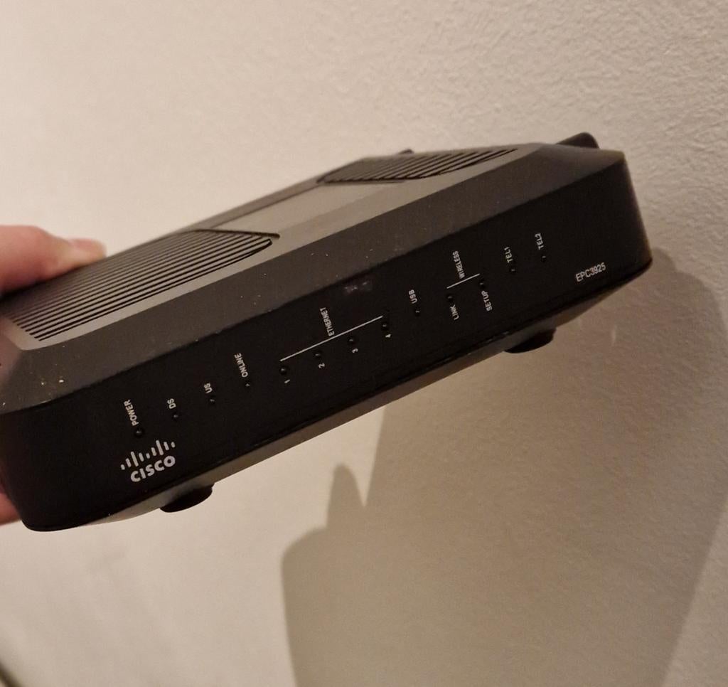 Cisco EPC3925 EuroDocsis 3.0 Kabelmodem Router, Ophalen of Verzenden, Gebruikt, Router met modem, Cisco