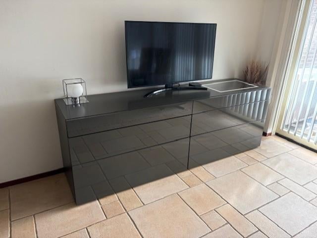 Hülsta dressoir met verlichting, Huis en Inrichting, Kasten | Dressoirs, Ophalen, Zo goed als nieuw, 200 cm of meer, Met lade(s)
