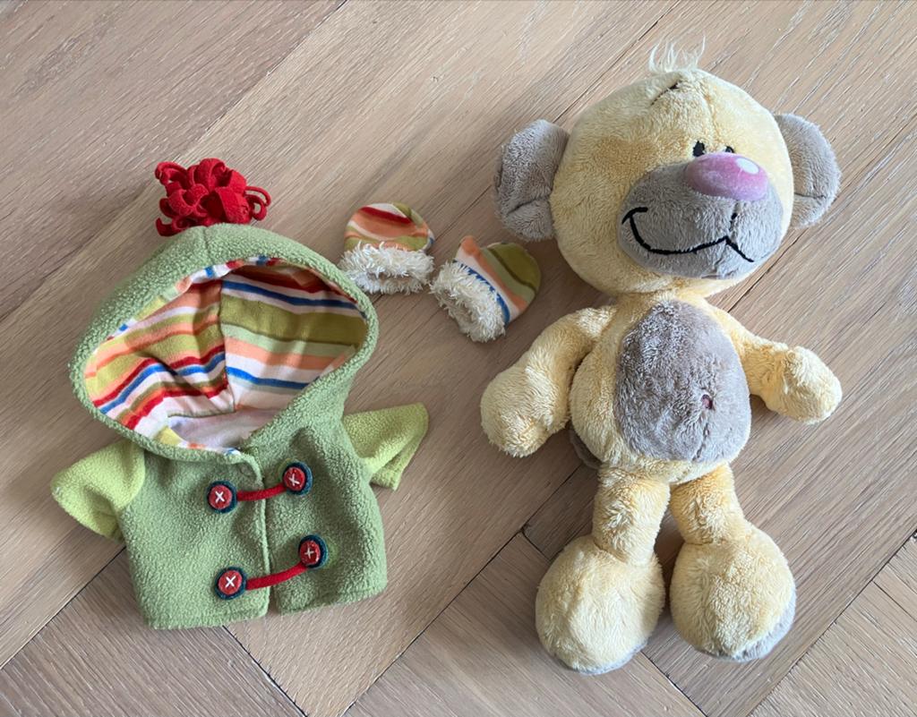Pimboli Diddl Depesche knuffelbeer met jasje en mutsje, Ophalen of Verzenden, Zo goed als nieuw, Knuffel