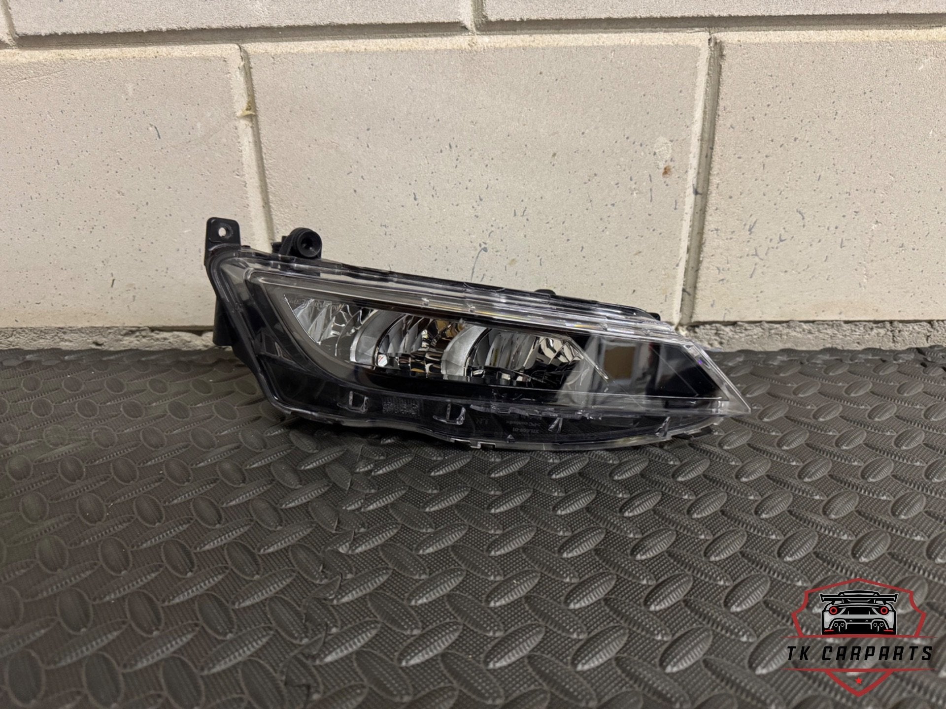 Seat Ateca led mistlamp links 5f0941701d, Gebruikt, Autovia A-2, Km 585 585
08760  Martorell, ES, Ophalen of Verzenden, SEAT S.A.