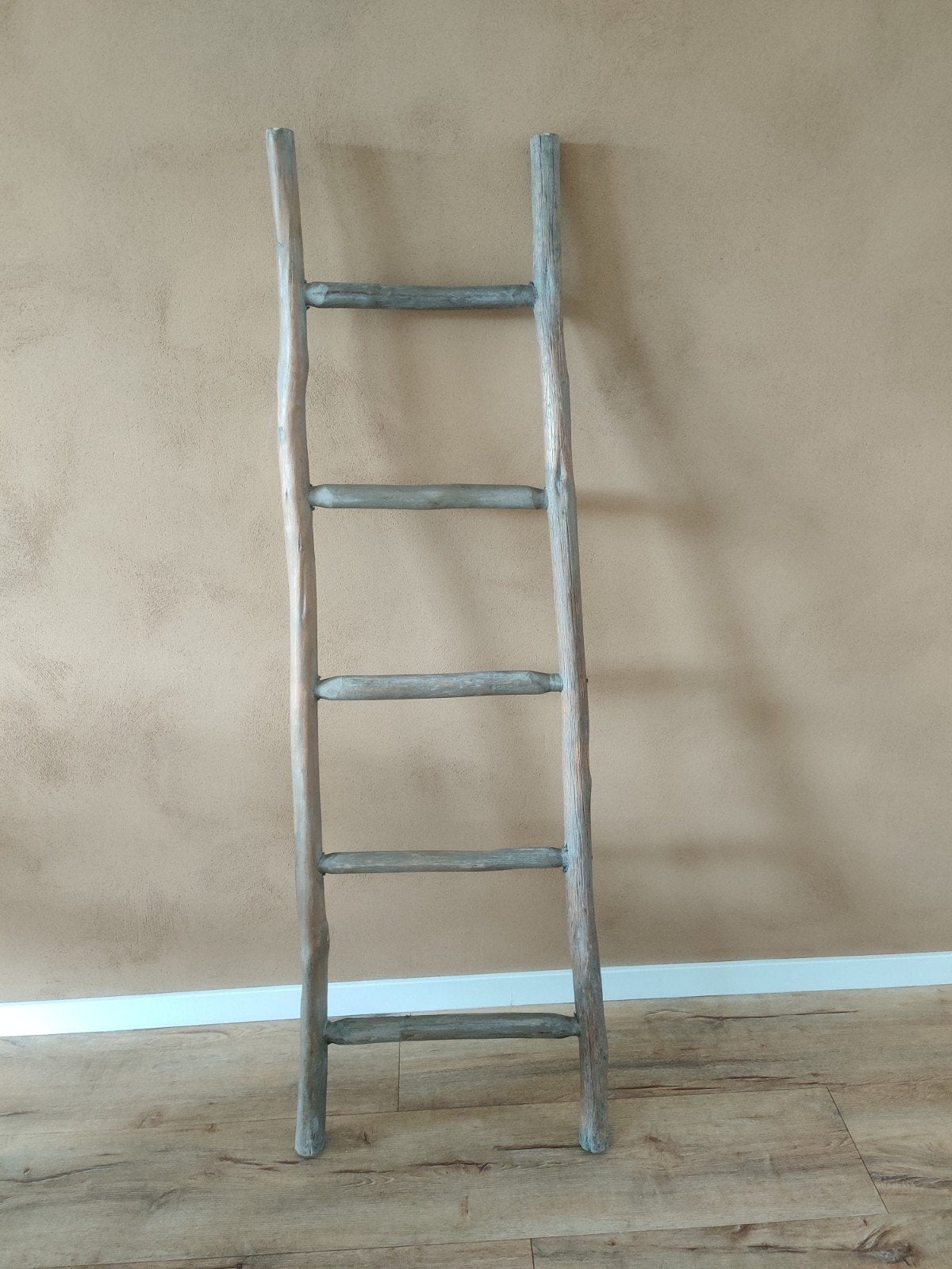 Decoratieve houten ladder - Zo goed als nieuw, Doe-het-zelf en Verbouw, Ophalen, Zo goed als nieuw, Ladder, Minder dan 2 meter