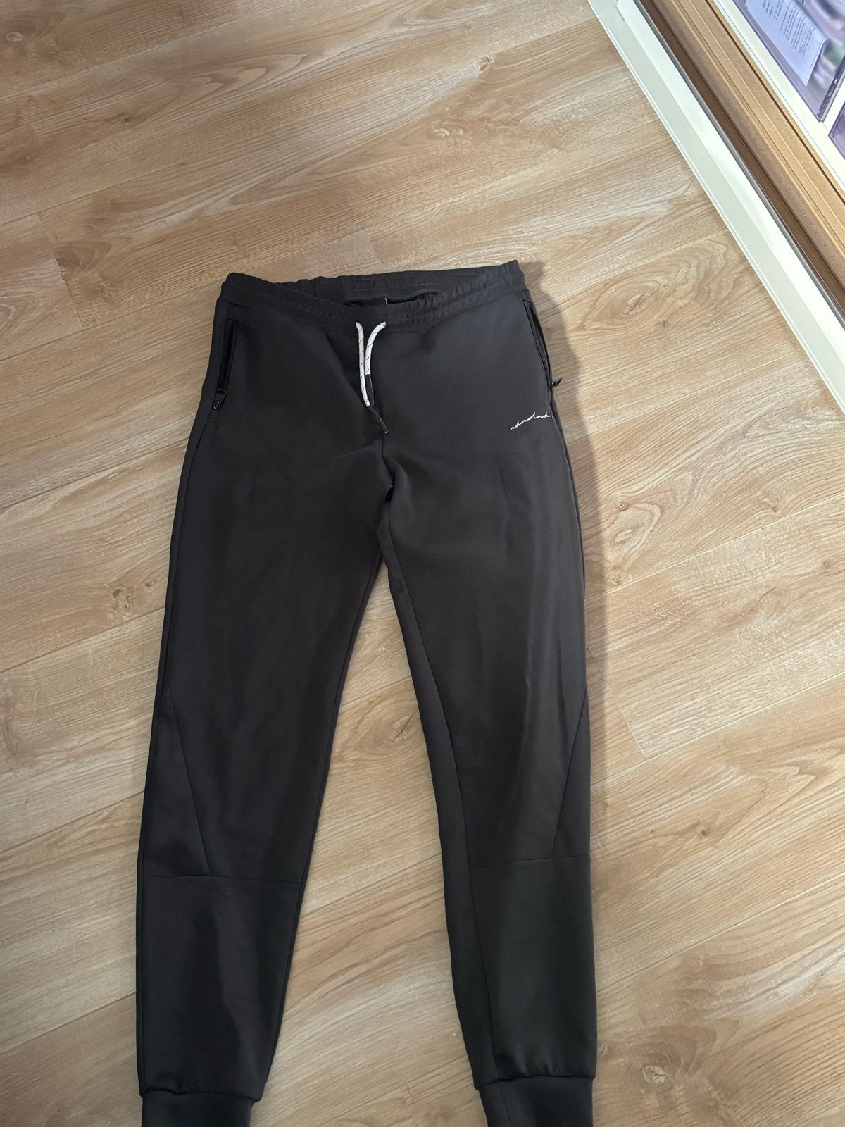 Donkergrijze joggingbroek maat M, Verzenden, Zo goed als nieuw, Maat 48/50 (M), Grijs