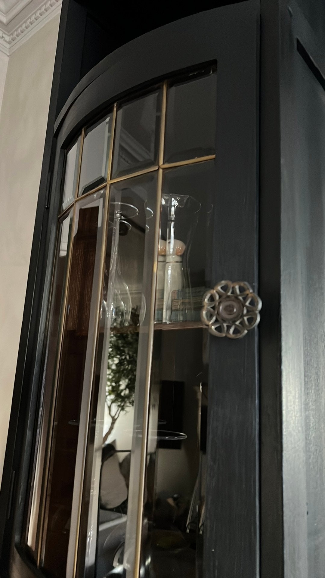 Grote oude zwarte buffet kast café kast, Ophalen, Gebruikt, 25 tot 50 cm