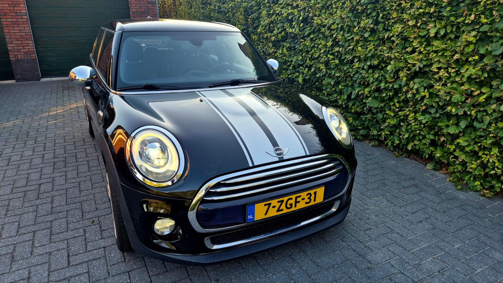 MINI Cooper 1.5 5D | NAP | Sportstoelen | Navi | Keyless

MI, 136 pk, Zwart, Lederen bekleding, Origineel Nederlands