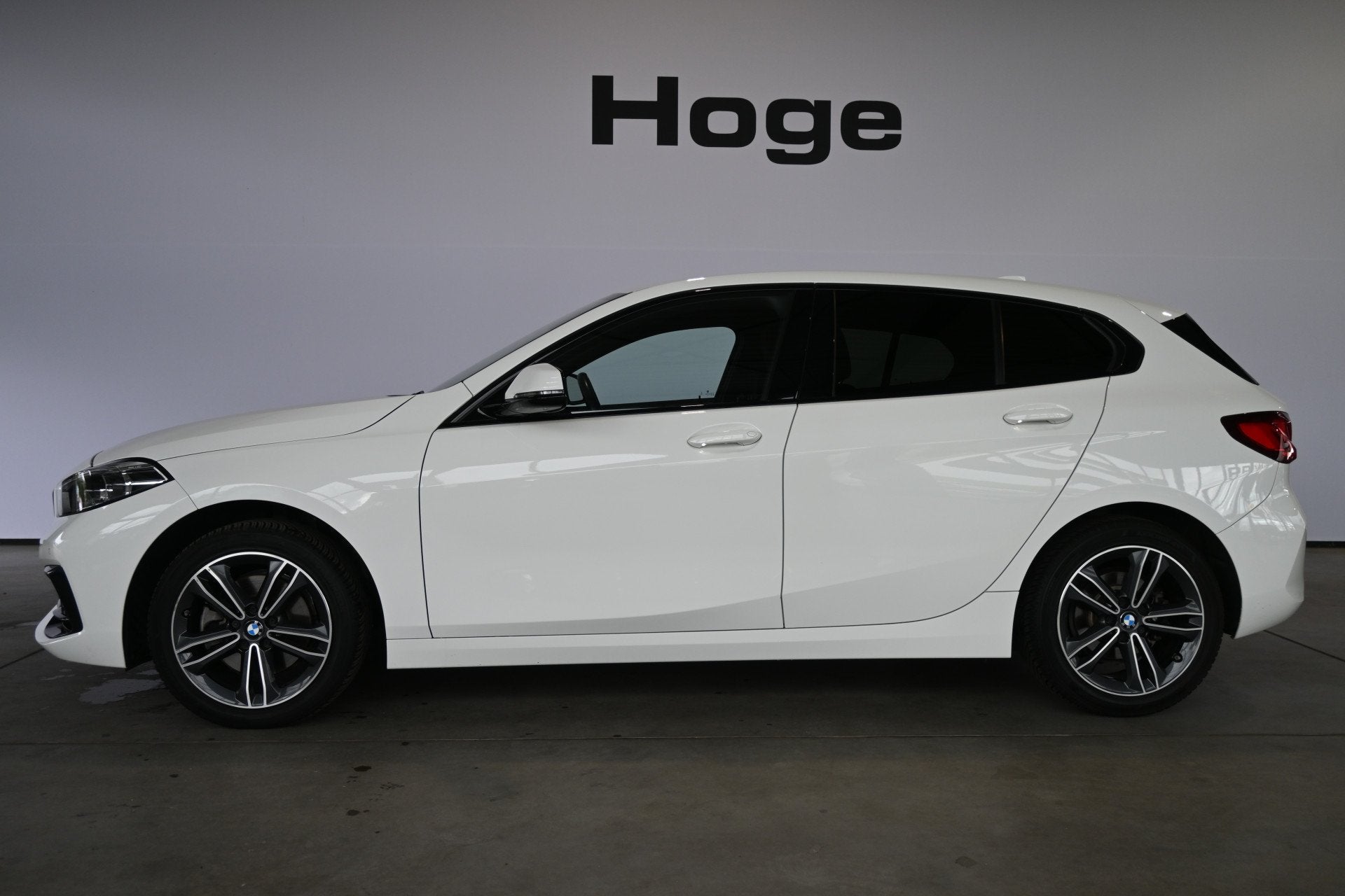 BMW 1-serie 118i High Executive Automaat Clima Virtual Cockp, Automatische klimaatregeling, 136 pk, Gebruikt, Met garantie (alle)