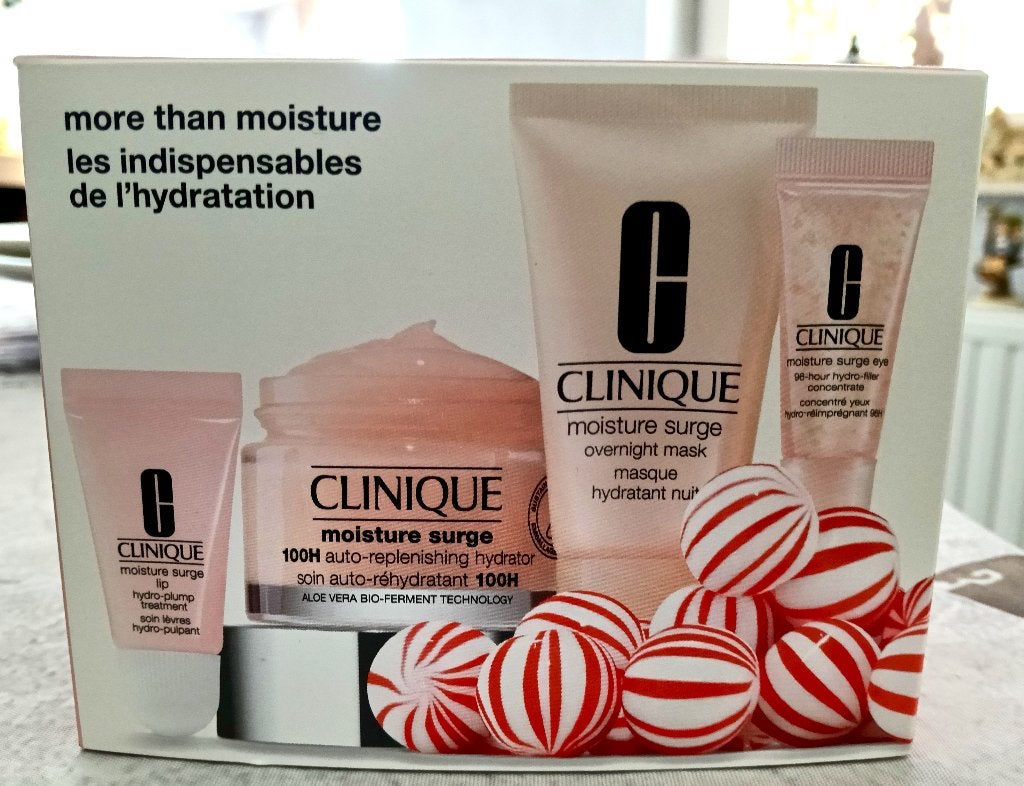 Clinique, nieuwe set verzorgingsproducten, Ophalen of Verzenden, Nieuw, Gehele gezicht, Verzorging