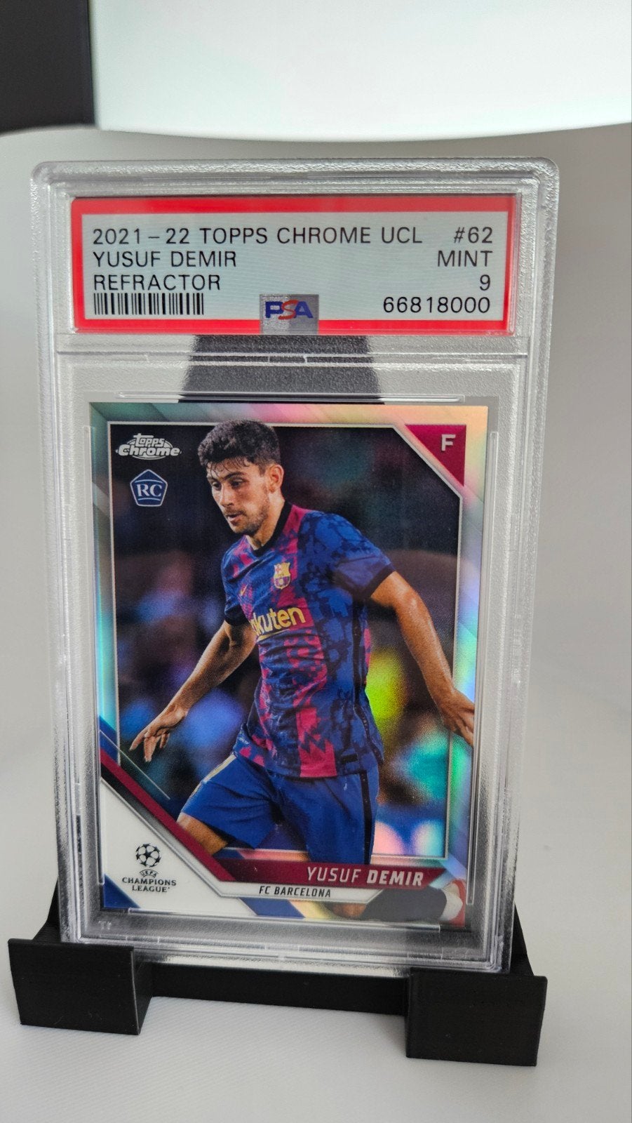Yusuf Demir Topps Chrome UCL Refractor PSA 9 FC Barcelona, Buitenlandse clubs, Spelerskaart, Ophalen of Verzenden, Zo goed als nieuw