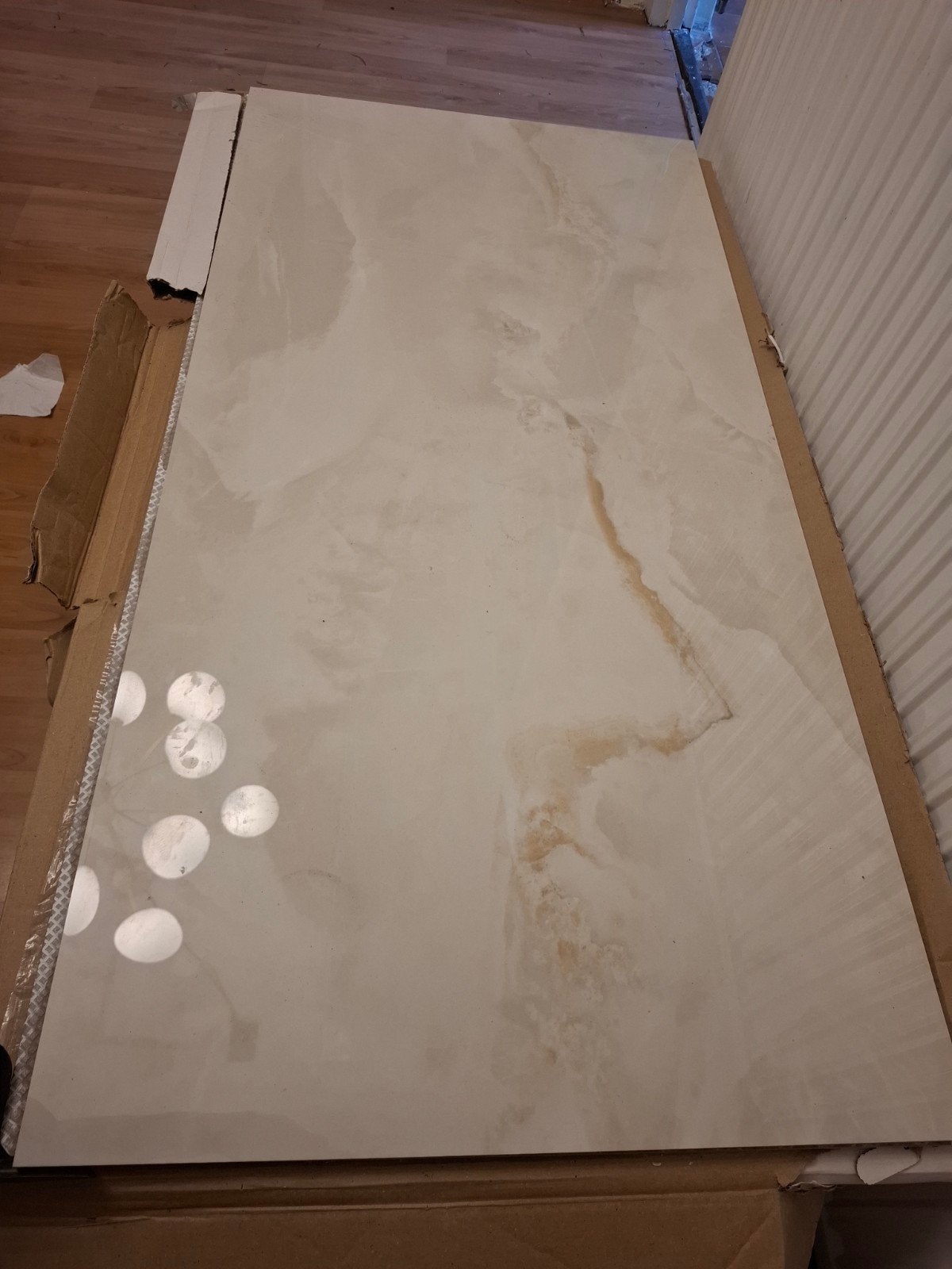 Nieuwe keramische vloertegels met marmerlook, Doe-het-zelf en Verbouw, Ophalen, 60 cm of meer, Nieuw, 10 m² of meer