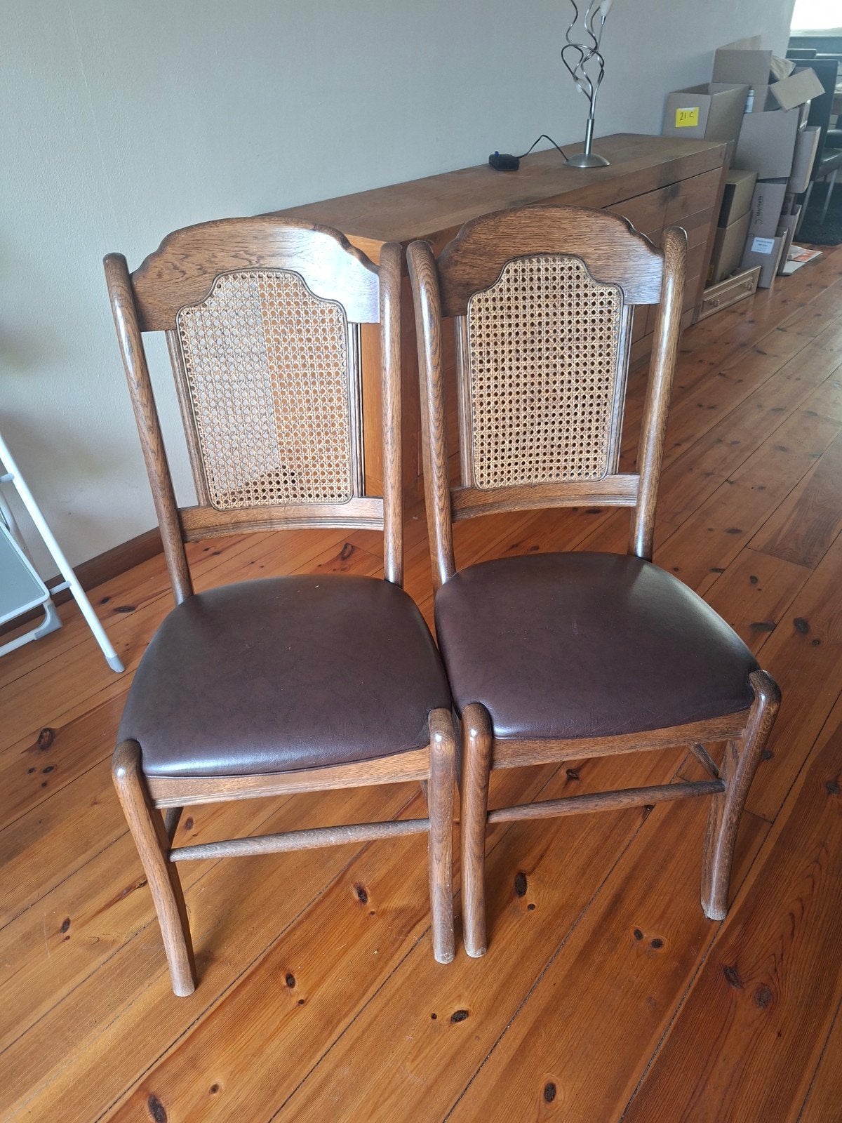 Set van 2 vintage houten stoelen met rieten rugleuning, Gebruikt, Twee, Bruin, Leer