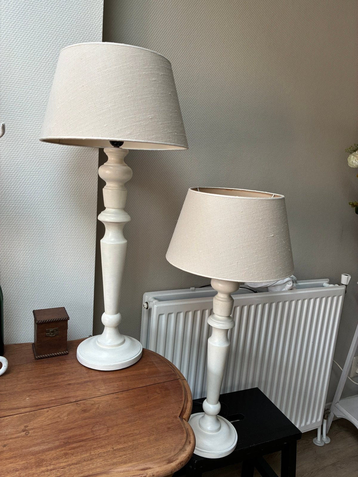 TE KOOP.  TWEE DEZELFDE SCHEMERLAMPEN MET VOET !!, Ophalen of Verzenden, Zo goed als nieuw