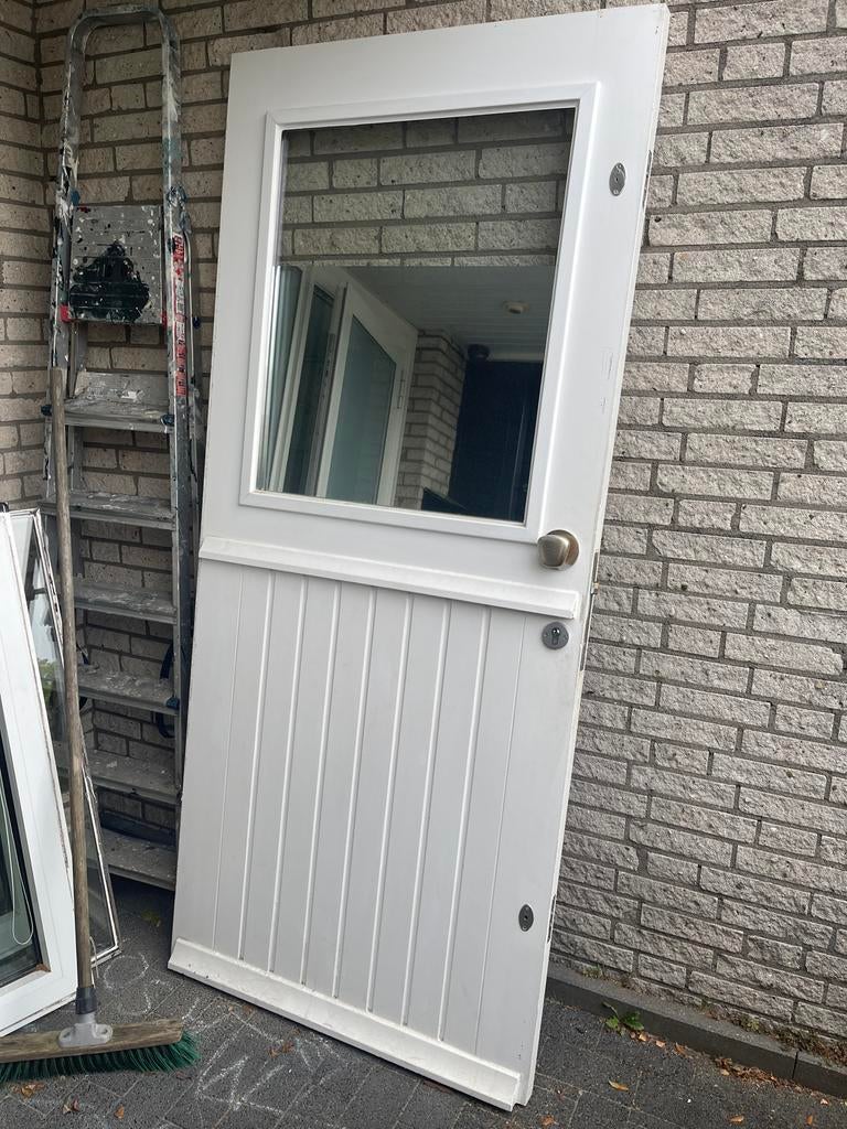 Witte buitendeur met glas en paneel - Gebruikt, Doe-het-zelf en Verbouw, Kozijnen en Schuifpuien, 75 tot 150 cm, Deurkozijn, Ophalen of Verzenden