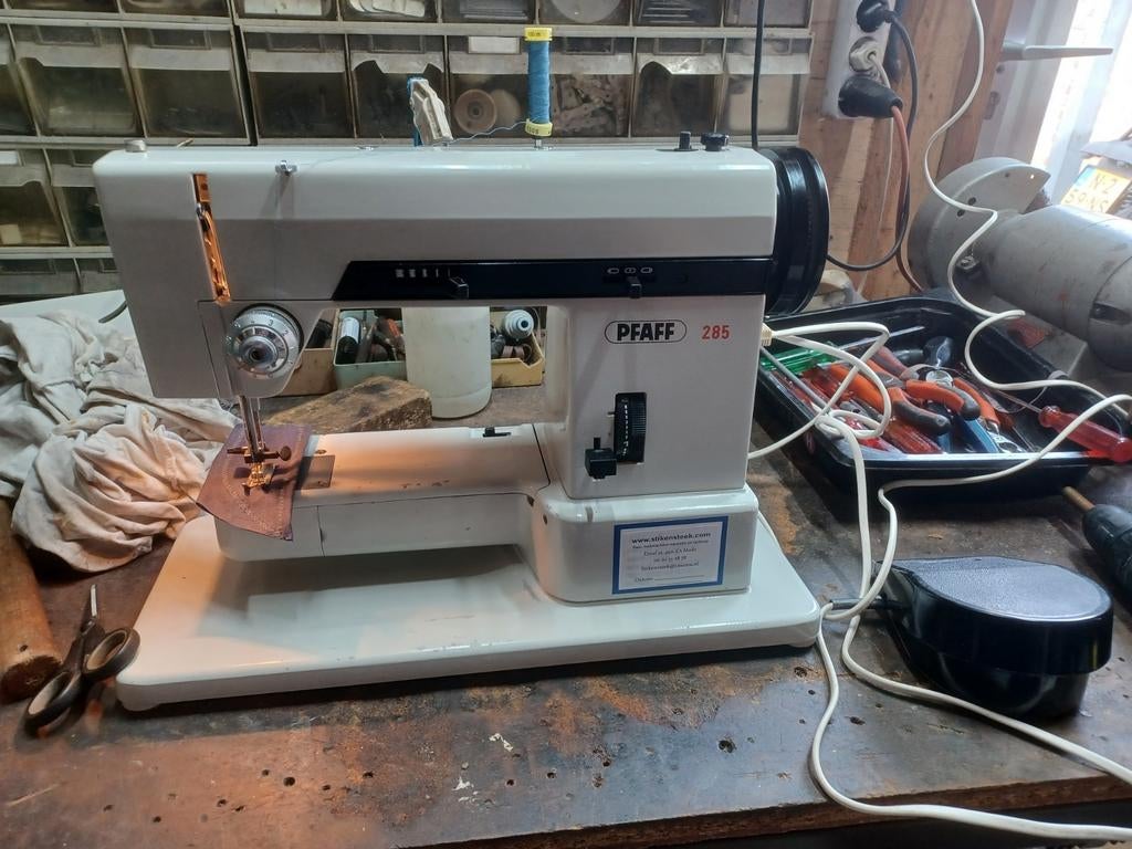 Pfaff 285 naaimachine, compleet gereviseerd, Hobby en Vrije tijd, Naaimachines en Toebehoren, Ophalen of Verzenden, Gebruikt, Naaimachine