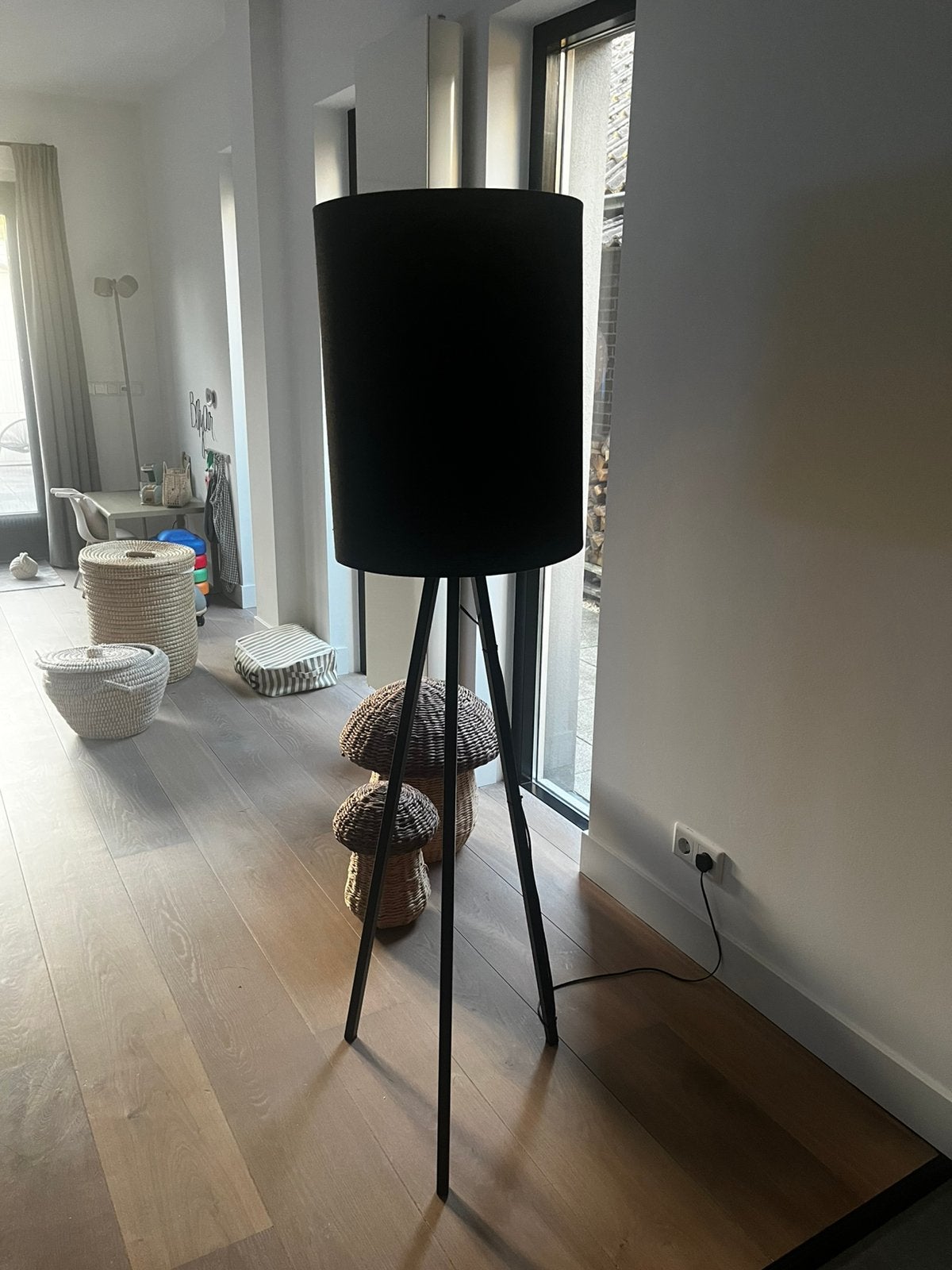 Zwarte vloerlamp van Lampen Compleet (via Loods 5), Huis en Inrichting, Lampen | Vloerlampen, Ophalen, Gebruikt, 150 tot 200 cm