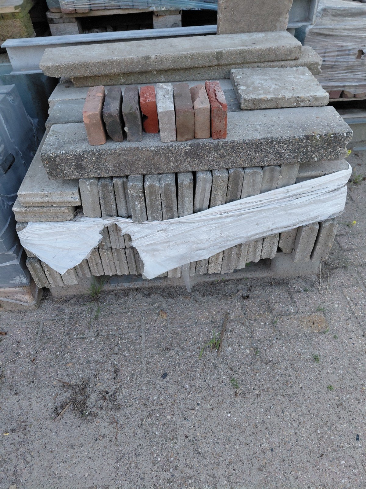 Diversen beton banden of opsluitbanden, Tuin en Terras, Ophalen, 100 tot 200 cm, Overige typen, Minder dan 25 cm