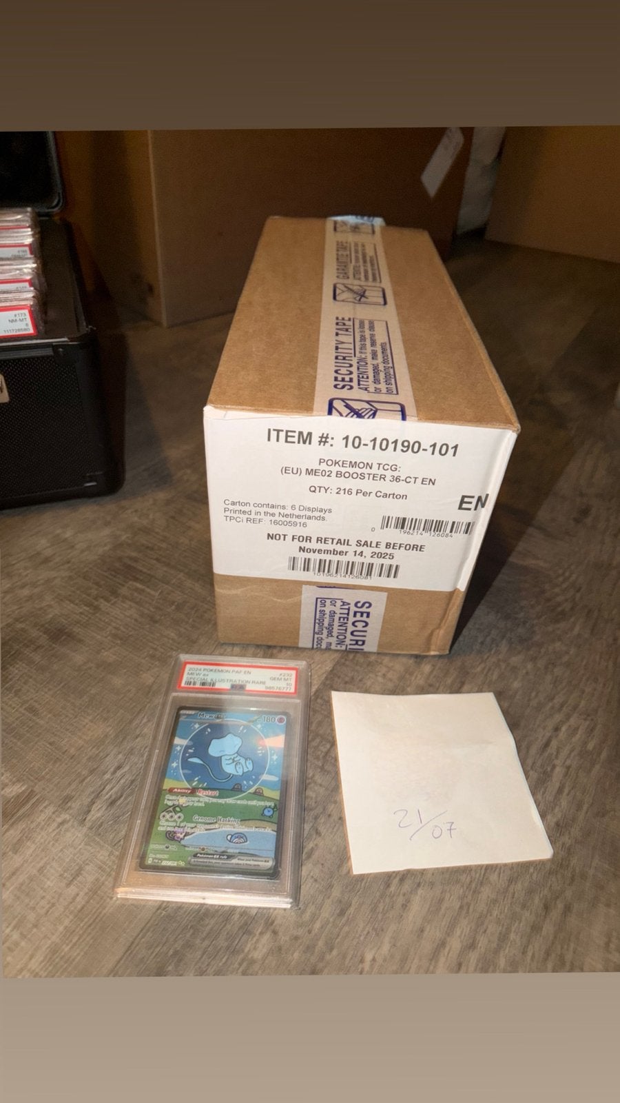 Bubble Mew 232 PSA 10 + Phantasmal Boosterbox Case 90% deal, Ophalen of Verzenden, Zo goed als nieuw, Boosterbox