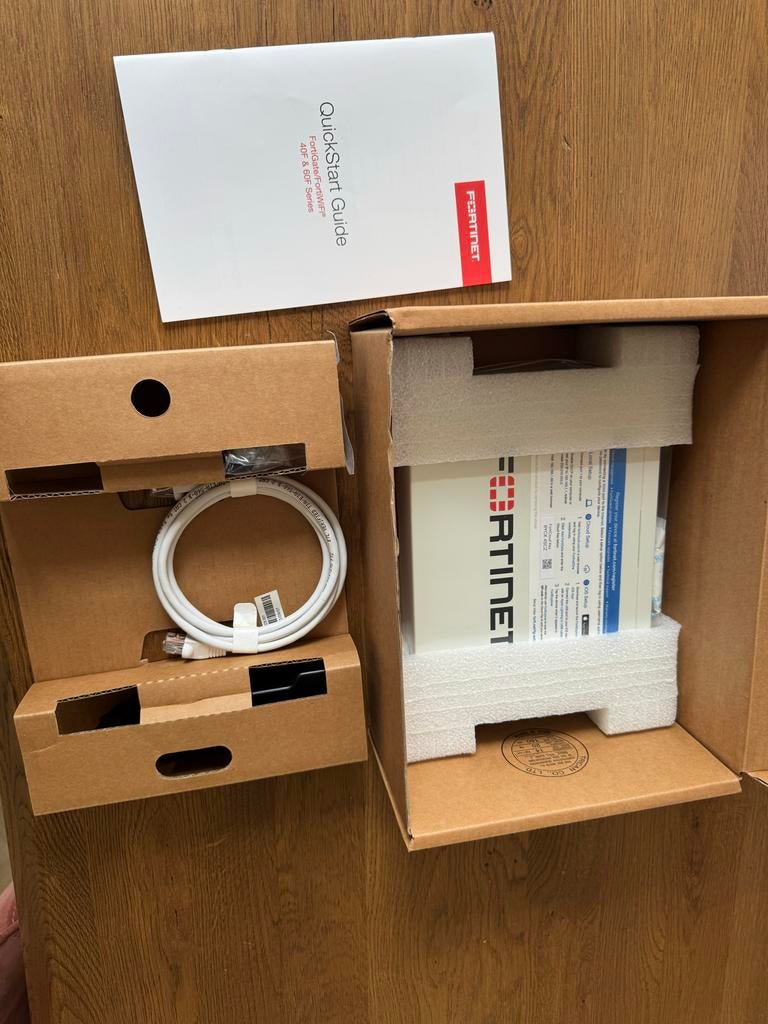 Fortinet FortiGate 40F Firewall Router NIEUW in Doos, Ophalen of Verzenden, Nieuw, Detector, Sensor of Melder