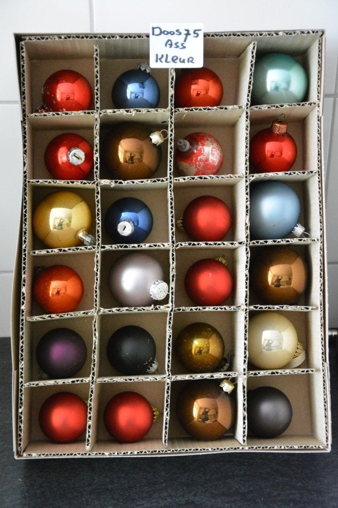 Kerstballen gekleurd Doos 75, Ophalen of Verzenden, Zo goed als nieuw