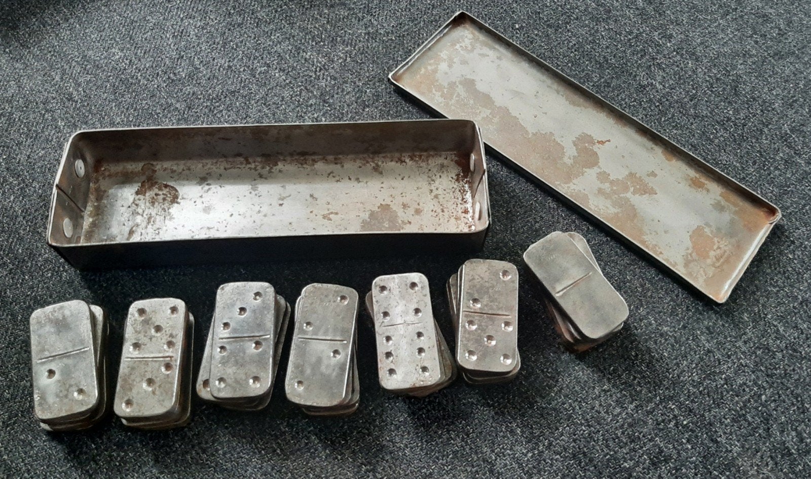 metalen domino stenen in doos, Antiek en Kunst, Ophalen of Verzenden