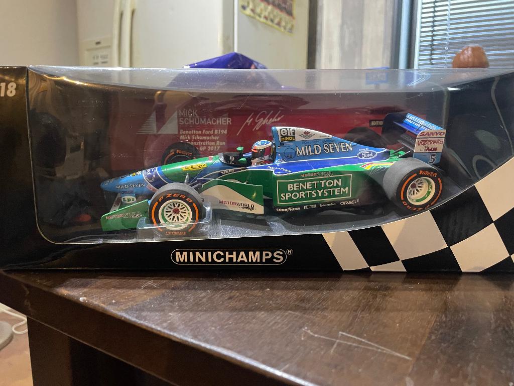 Minichamps 1:18 mick Schumacher, Ophalen of Verzenden, Zo goed als nieuw, Auto, MiniChamps