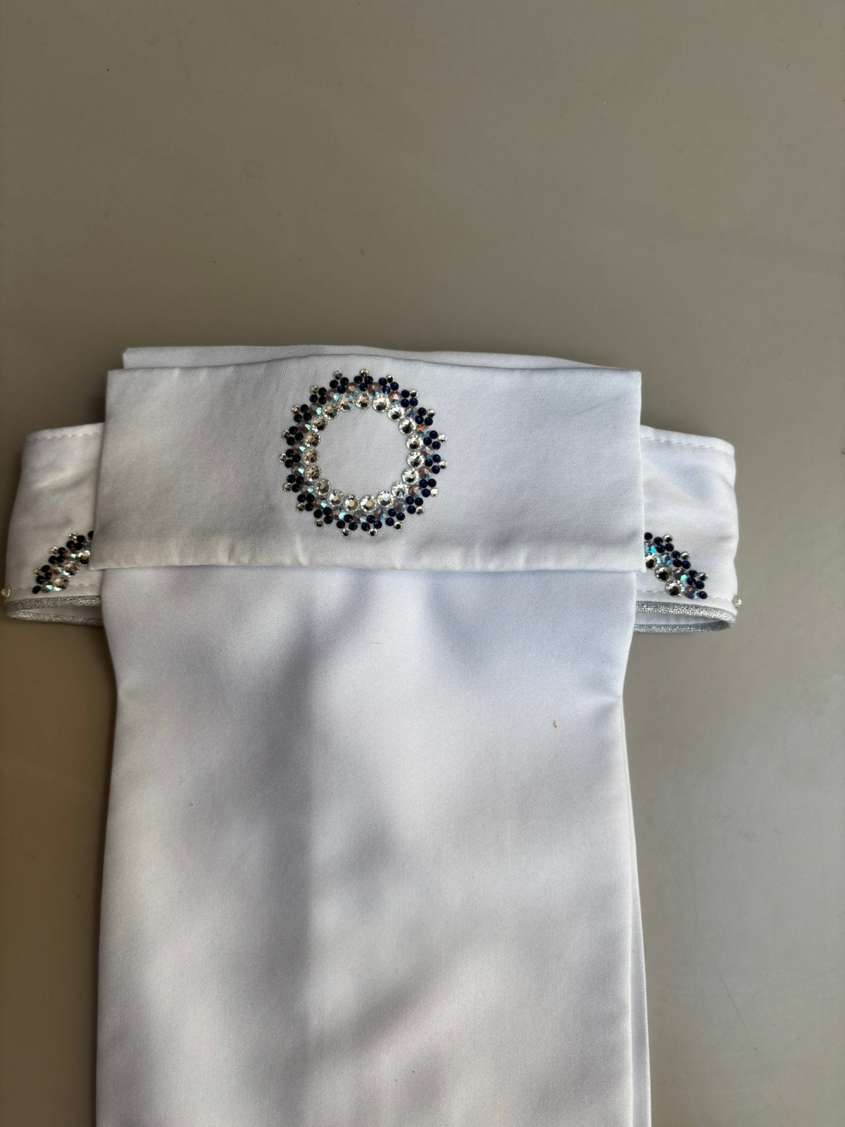 Plastron van geblingt, Dieren en Toebehoren, Paardrijkleding, Ophalen of Verzenden, Zo goed als nieuw, Dressuur, Bovenkleding