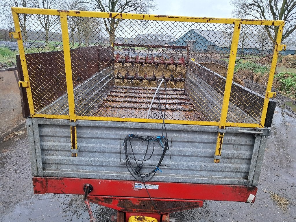 Meststrooier mestwagen, Ophalen