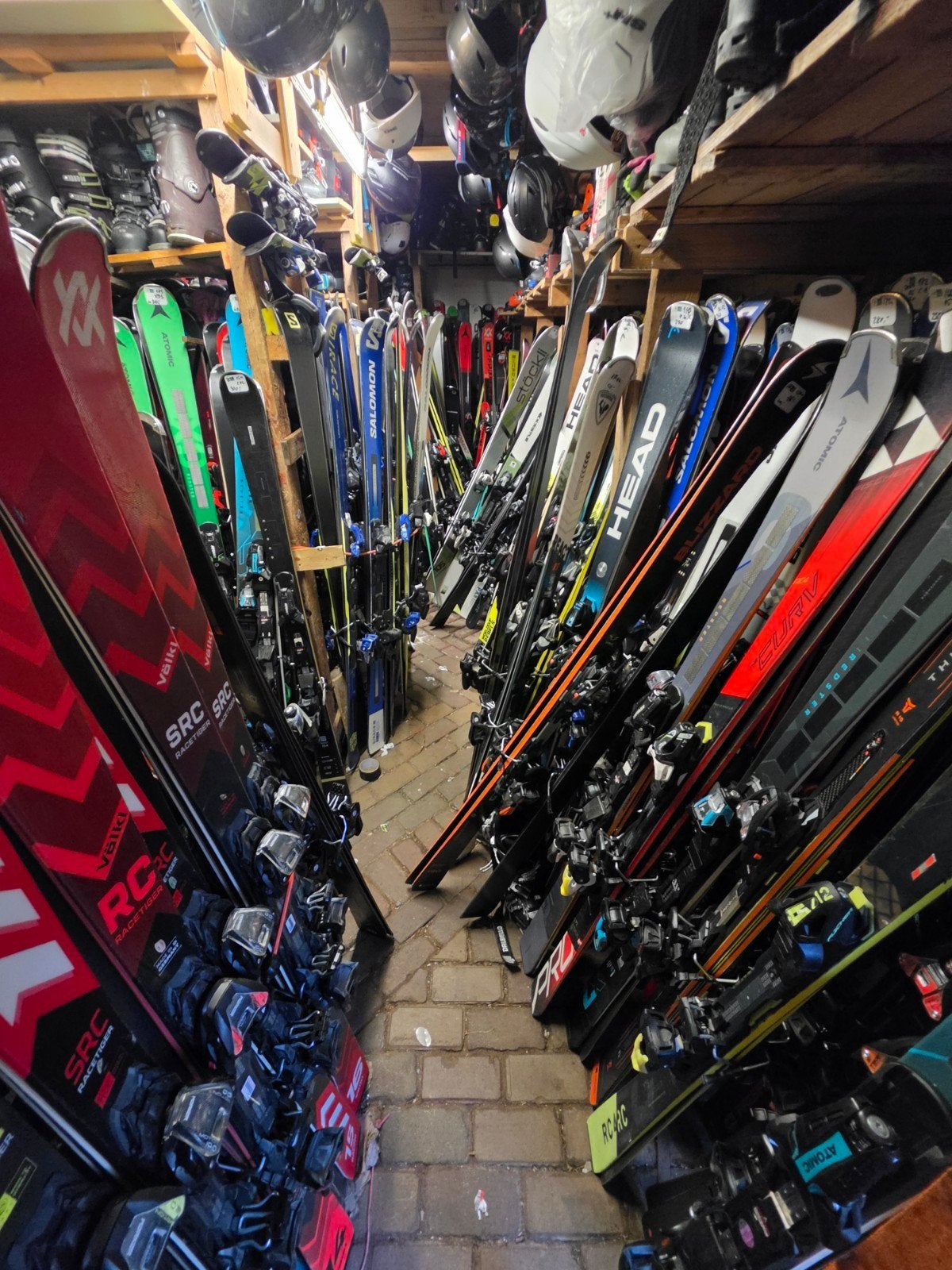 GROOTSTE VOORRAAD SKIS 3000-4000PAAR MET VAKKUNDIG ADVIES!!, 160 tot 180 cm, Ophalen of Verzenden, Zo goed als nieuw, Carve