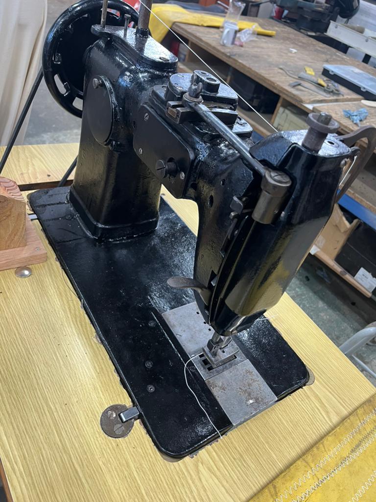 Zware adler zigzag zeilmakers naaimachine, Gebruikt, Naaimachine, Industrieel, Ophalen