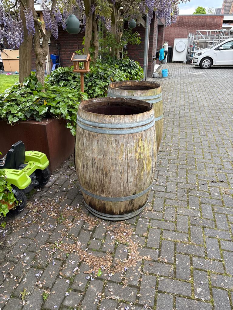 Twee robuuste houten wijnvaten als plantenbakken, Tuin en Terras, Gebruikt, Balkon, Rond, Ophalen of Verzenden