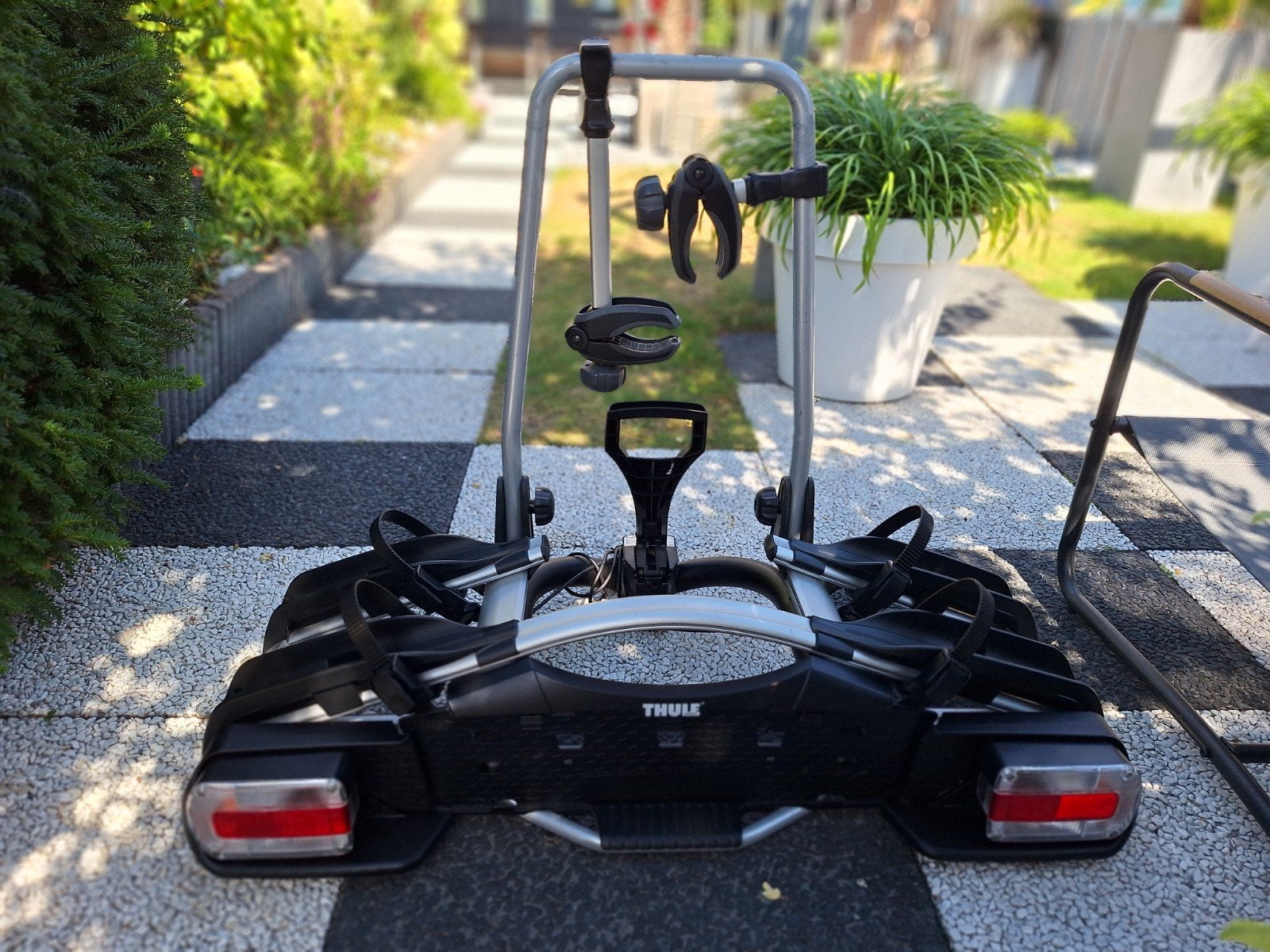 Thule Euroway 921 fietsdrager met oprijgoot, Auto diversen, Fietsendragers, Ophalen, 2 fietsen, Zo goed als nieuw, Trekhaakdrager